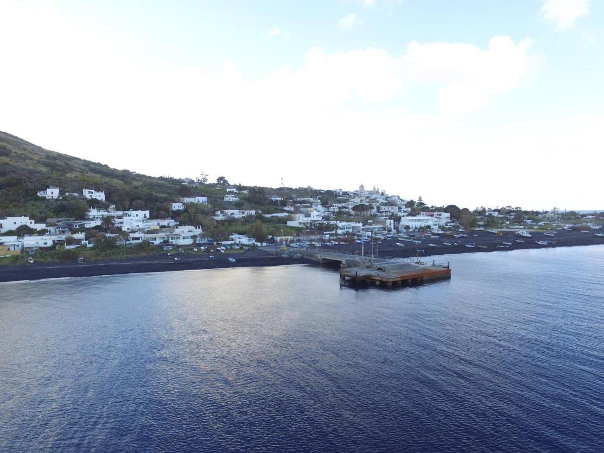 Appartamento Con i piedi nell'acqua Stromboli Esterno foto