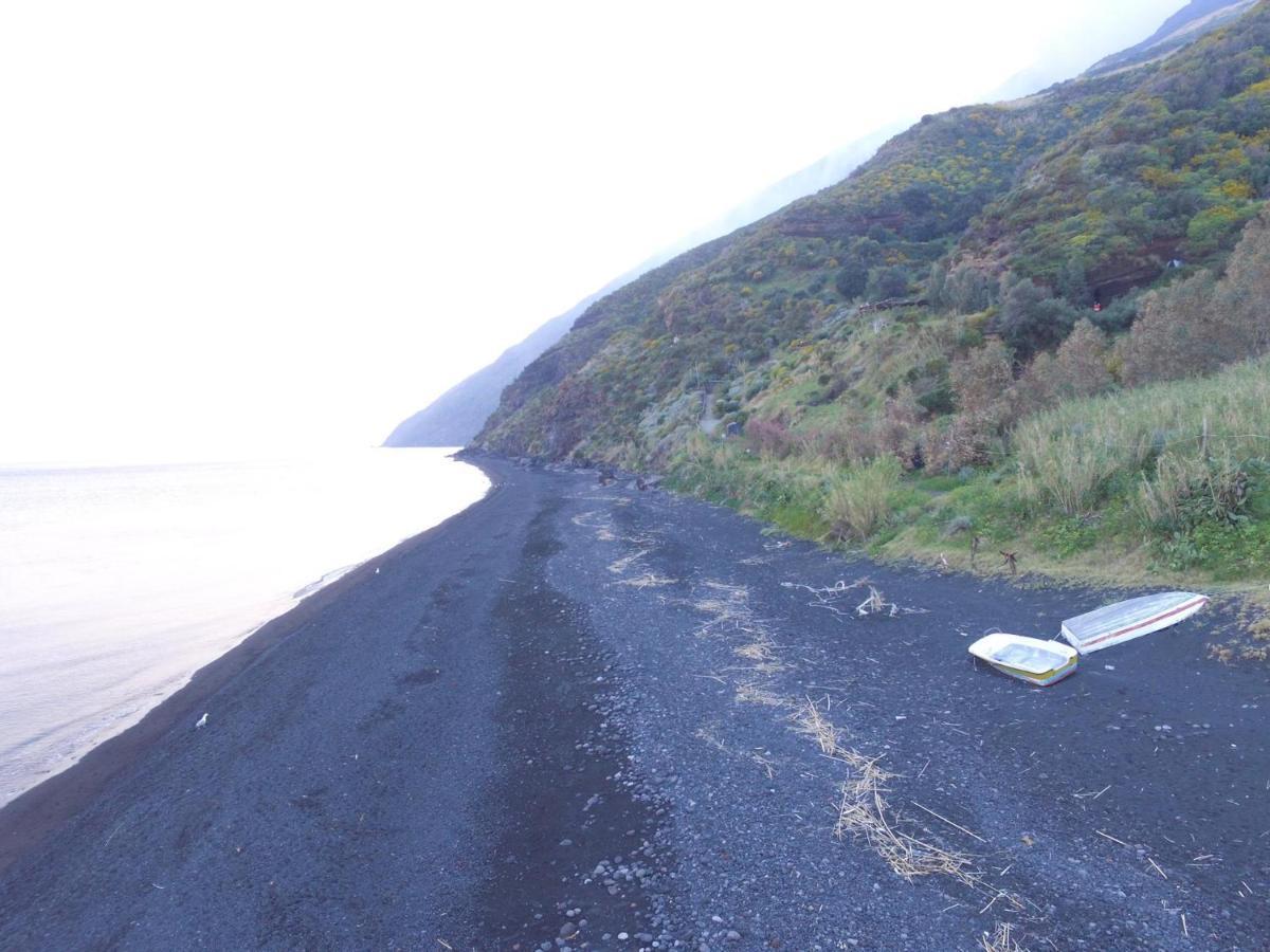 Appartamento Con i piedi nell'acqua Stromboli Esterno foto